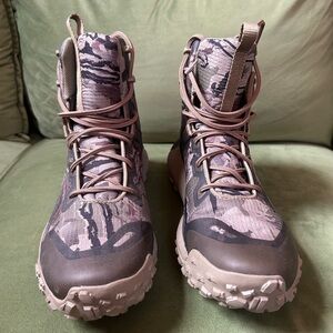 NWOT Under Armour HOVR Camouflage Boots